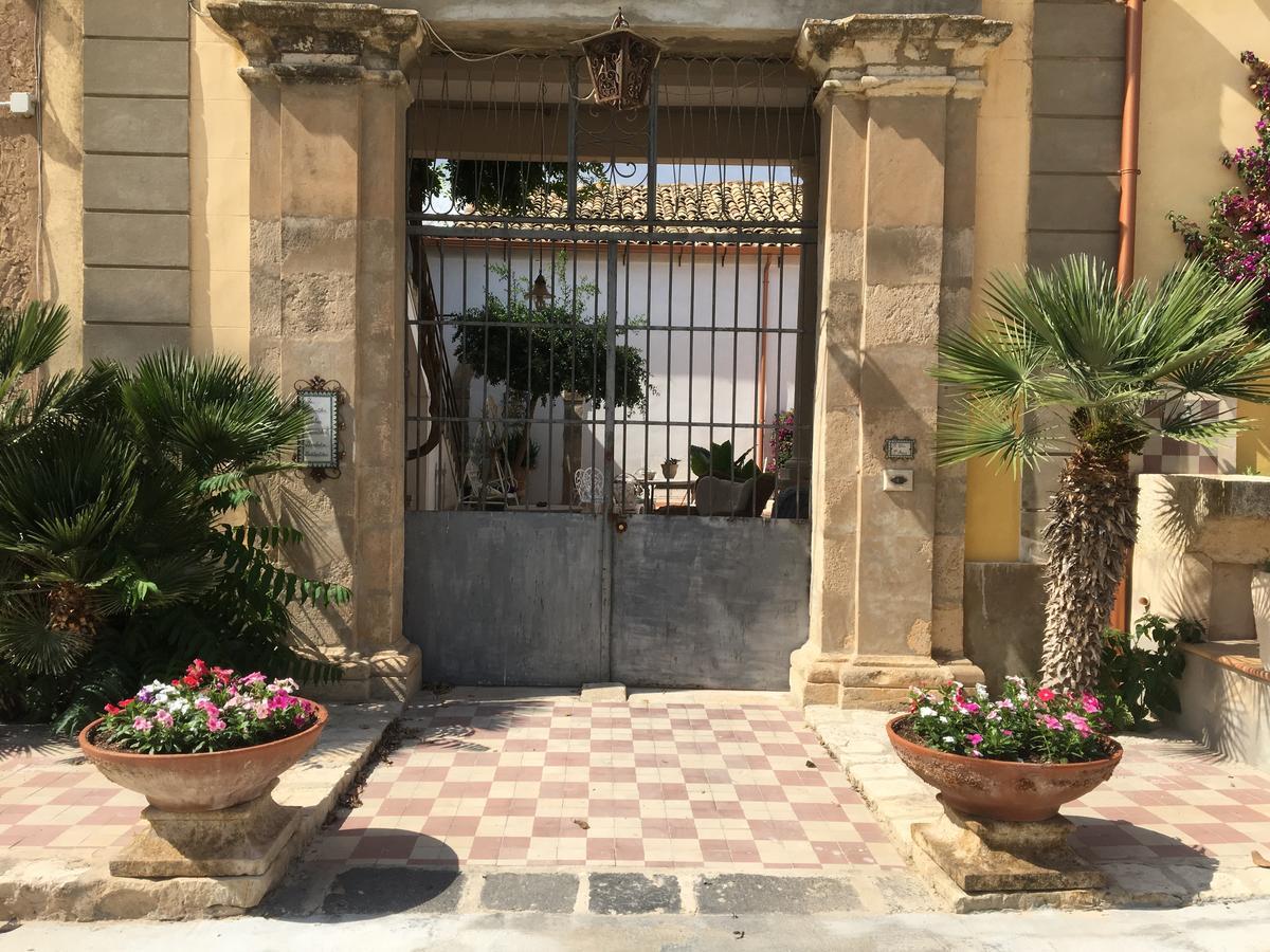 Casale Rocca Fiorita Panzió Acate Kültér fotó